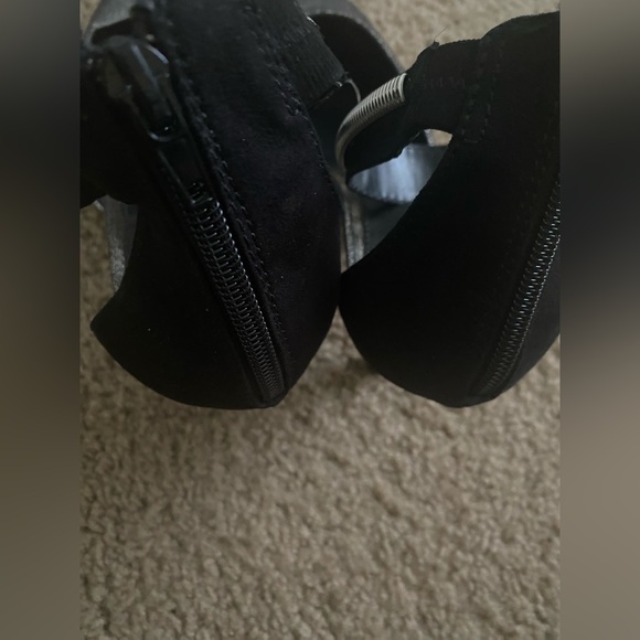 LANE BRYANT - BLACK & SILVER PUMPS - Picture 2 of 5